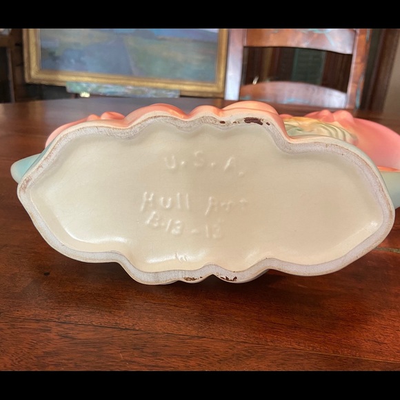 Vintage 1940s Hull Pottery Blue/Pink Bow Cornucopia & Vase - Picture 6 of 16